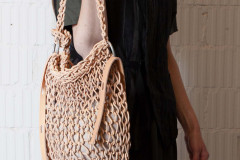 Knit_bag_roundbottom_leather_natural_onmodel1