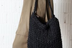 Knit_bag_squarebottom_cotton_black_onmodel2-scaled