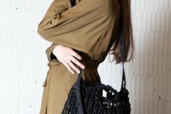 Knit_bag_whandle_leather_black_onmodel2-scaled